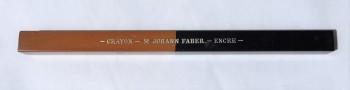 Резина для стирания четырехугольная, длинная, для карандаша и чернил на 1/2 желто- на 1/2 черно-полированная , клеймо серебряное. Iogann Faber.