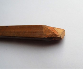 Резина для стирания четырехугольная, длинная, для карандаша и чернил неполированная, клеймо острое. A.W. Faber.