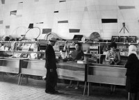 Типичный ассортимент советского магазина культтоваров в первой половине 60-х.