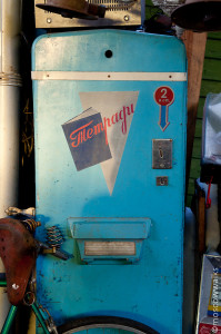 Послереформенный (1961г.) автомат по продаже тетрадей.